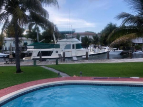WTRFRNT POOL HOME LOCATED IN MILLION DOLLAR NHBRHD home